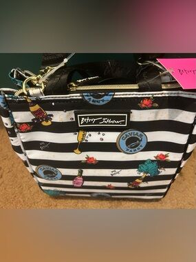 Betsey Johnson Insulated Lunch Bag NEW Champagne, Caviar, Roses